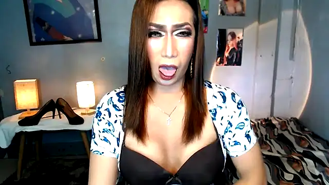 littleredbunny27 online show from 04-08-26, 07:03