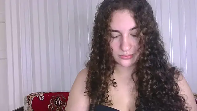 Snapshot of Kiki_Catty chatting on 10-21-25, 09:32 Kiki Catty online show from 10-21-25, 09:32
