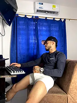 Kylian Alessandro online show from 11-18-25, 12:20