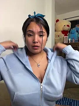 Snapshot of Mellani_luod chatting on 04-25-26, 03:31 Mellani luod online show from 04-25-26, 03:31