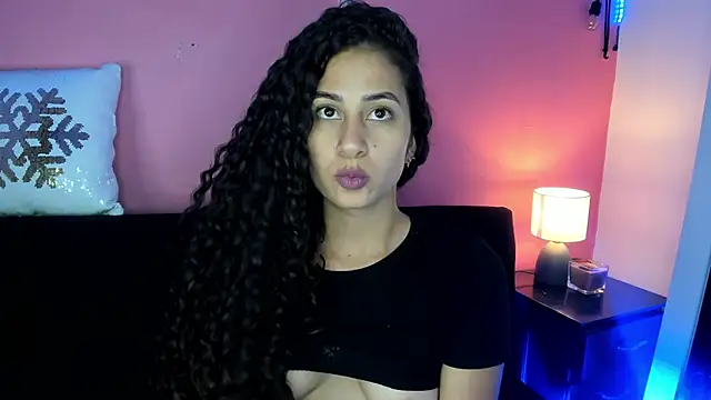 Snapshot of fernanda317 chatting on 11-20-25, 12:00 fernanda317 online show from 11-20-25, 12:00