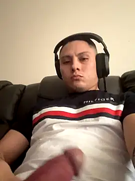 Snapshot of Feloh95 chatting on 10-14-25, 08:53 Feloh95 online show from 10-14-25, 08:53