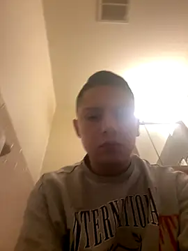 Snapshot of Feloh95 chatting on 11-12-25, 02:28 Feloh95 online show from 11-12-25, 02:28