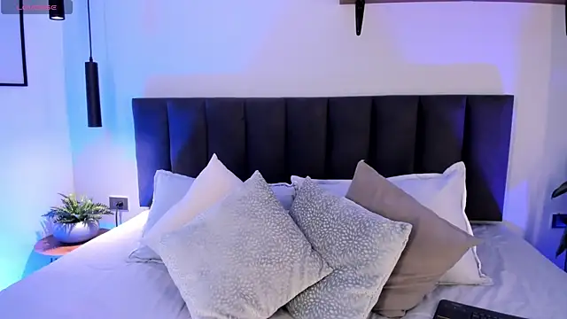 AilanaCortes online show from 11-19-25, 12:05