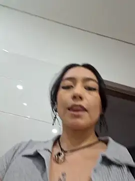 EvelynCrow  online show from 10-16-25, 10:44