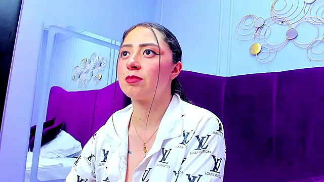 JuliethCruz  online show from 11-15-25, 05:31