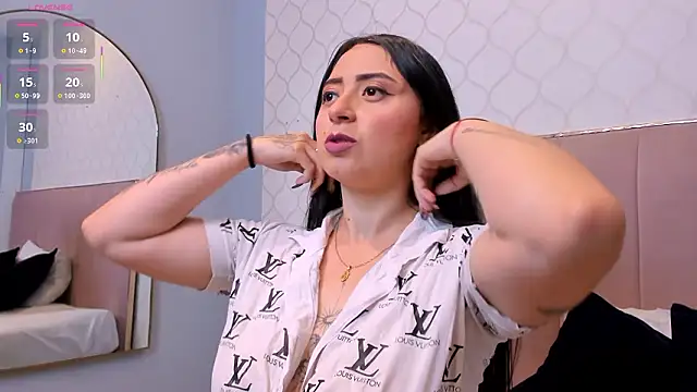 JuliethCruz  online show from 03-12-26, 05:41