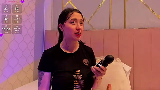 JuliethCruz  online show from 05-24-26, 07:08