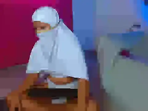Snapshot of zara_arabic chatting on 10-22-25, 06:40 zara arabic online show from 10-22-25, 06:40