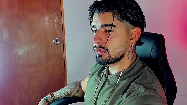 maximo black  online show from 10-30-25, 11:49