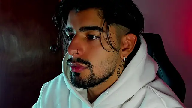 maximo black  online show from 10-31-25, 03:35