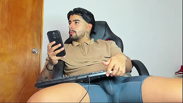 maximo black  online show from 11-14-25, 09:24