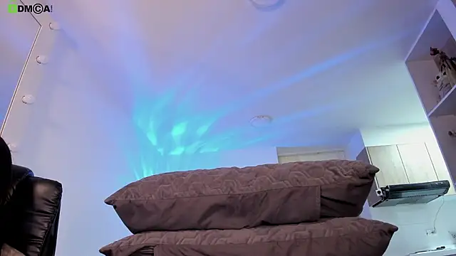 Mikeyvioleta  online show from 02-25-26, 10:14