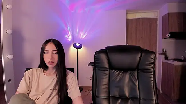 Mikeyvioleta  online show from 04-15-26, 11:16