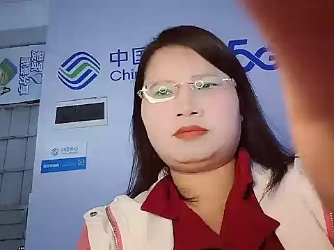 Snapshot of Rose-128 chatting on 10-20-25, 06:36 Rose-128 online show from 10-20-25, 06:36