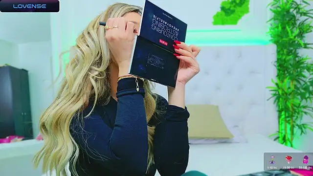 Snapshot of AriannaSins chatting on 12-23-24, 01:35 AriannaSins online show from 12-23-24, 01:35