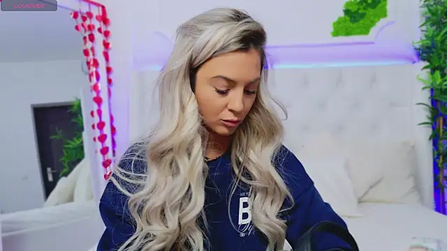 Snapshot of AriannaSins chatting on 03-04-25, 01:17 AriannaSins online show from 03-04-25, 01:17