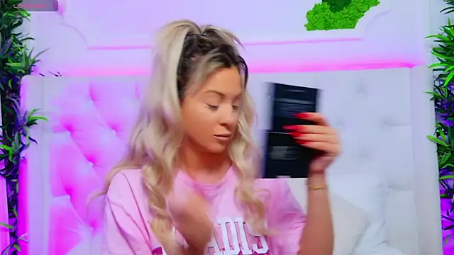 AriannaSins online show from 11-17-25, 01:06