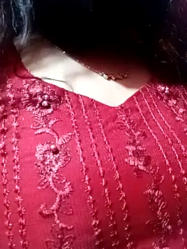 Snapshot of Porimoni22 chatting on 10-24-25, 04:31 Porimoni22 online show from 10-24-25, 04:31