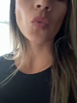 valentina herrrera online show from 10-31-25, 09:27