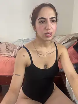 Snapshot of MariamGray1 chatting on 05-27-26, 10:01 MariamGray1 online show from 05-27-26, 10:01