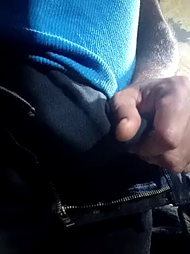 Snapshot of Cogelonregio chatting on 12-23-25, 04:21 Cogelonregio online show from 12-23-25, 04:21