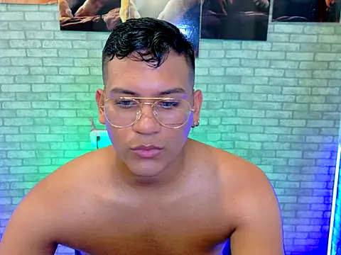 Snapshot of ThomasAxel chatting on 11-03-25, 08:43 ThomasAxel online show from 11-03-25, 08:43