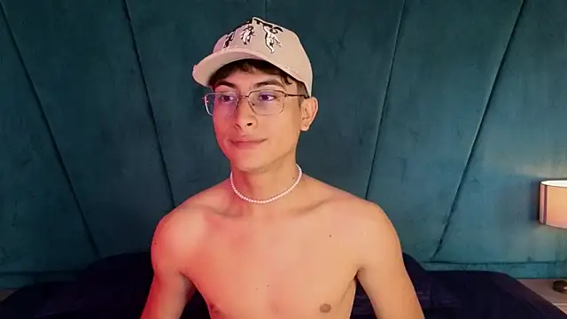 Aaron Eze online show from 11-21-25, 08:18