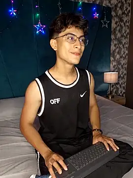 Aaron Eze online show from 12-20-25, 10:50