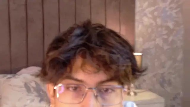 Snapshot of Aaron_Eze chatting on 05-19-26, 02:12 Aaron Eze online show from 05-19-26, 02:12