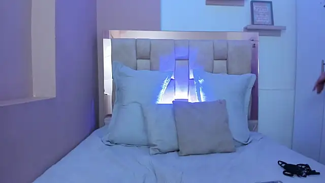 Eviiece online show from 10-31-25, 03:29