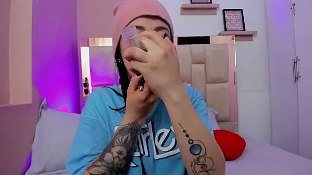 Eviiece online show from 11-04-25, 03:05