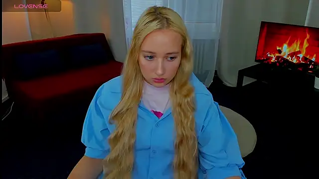 Snapshot of AuroraSkyee chatting on 10-28-25, 12:30 AuroraSkyee online show from 10-28-25, 12:30