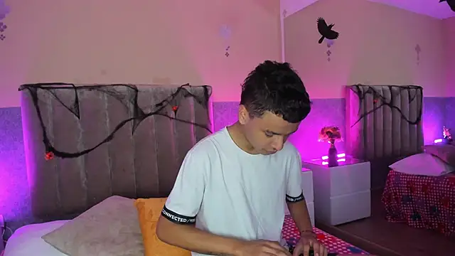 Xavier Fox    online show from 10-18-25, 03:31