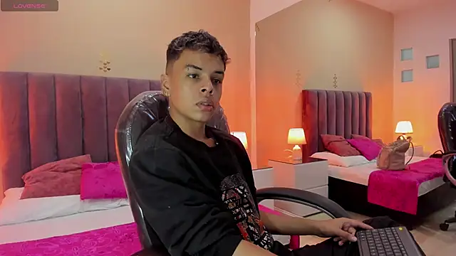 Xavier Fox    online show from 02-22-26, 02:15