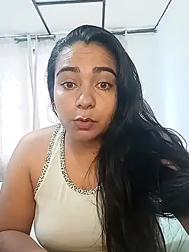 Snapshot of angie_velez1 chatting on 11-13-25, 07:46 angie velez1 online show from 11-13-25, 07:46