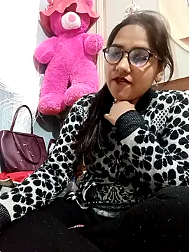 Vanshika1432 online show from 11-24-25, 04:07