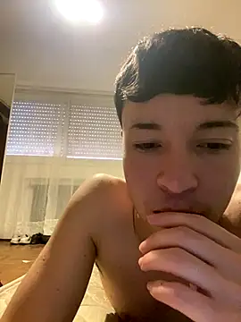 Snapshot of Gayunidos chatting on 10-16-25, 09:21 Gayunidos online show from 10-16-25, 09:21