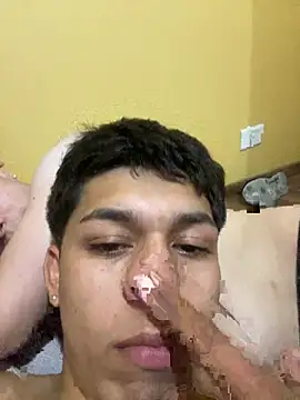 Snapshot of Gayunidos chatting on 03-19-26, 03:43 Gayunidos online show from 03-19-26, 03:43