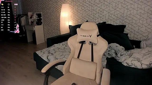 NayaValen online show from 03-17-26, 03:33