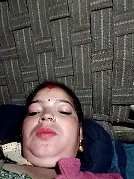 Snapshot of M-MAYA chatting on 11-18-25, 11:37 M-MAYA online show from 11-18-25, 11:37