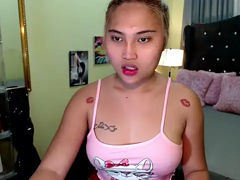 Snapshot of Sammyloove chatting on 05-15-26, 10:00 Sammyloove online show from 05-15-26, 10:00