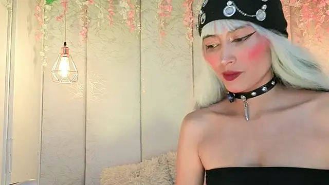 Snapshot of Rynka_ chatting on 05-15-26, 04:08 Rynka online show from 05-15-26, 04:08