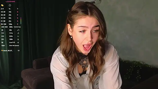 TinyMollys online show from 10-29-25, 03:36