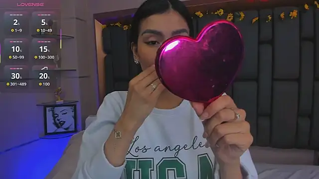 TanyaBello online show from 12-18-25, 01:28