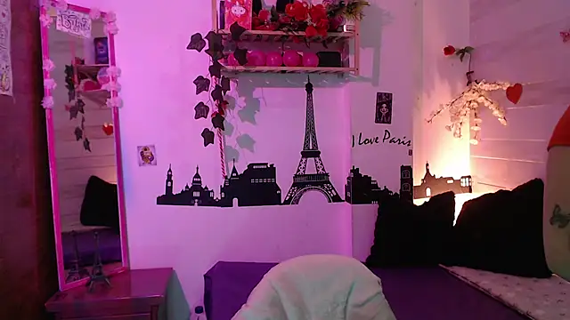 Snapshot of petite_coral chatting on 05-25-26, 01:11 petite coral online show from 05-25-26, 01:11