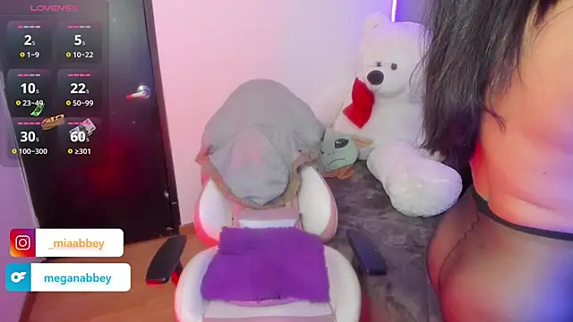 mia  abbey online show from 04-13-26, 11:43