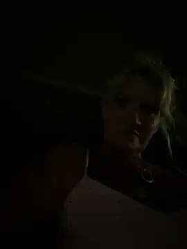 Bornbutiful online show from 06-10-26, 03:39