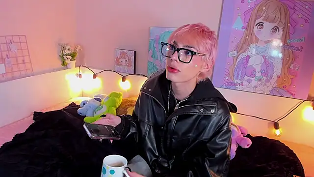 Strawberry Kitty  online show from 10-25-25, 03:58