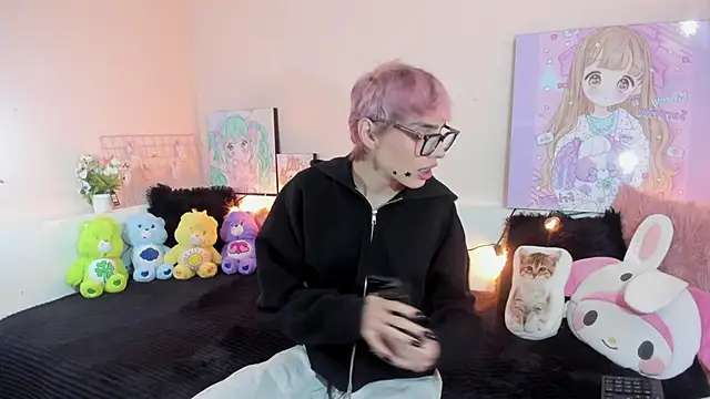 Strawberry Kitty  online show from 12-15-25, 03:55